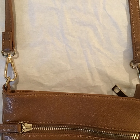 🩸[2/$32.00]🩸Mark and Hall Crossbody Purse - Picture 3 of 10
